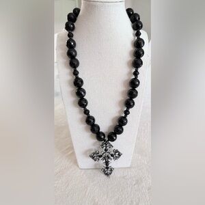 Black Glass Faceted Bead Necklace featuring Intricate Cross Pendant 🖤